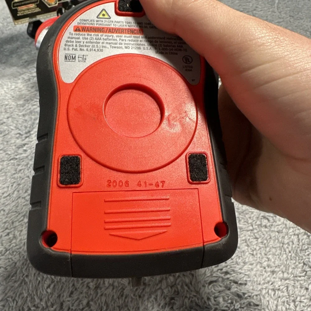 Black And Decker BullsEye BDL170 Self / Auto-Leveling Laser Line Level Tool